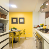 Parede amarela: veja dicas para decorar espaços usando essa cor vibrante
